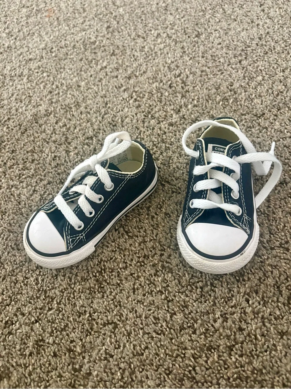 Girls Toddler Converse Chuck Taylor All Star Low Tops – Size 5